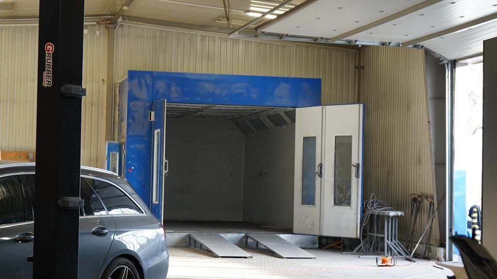 zdjęcie wjazdu do warsztatu